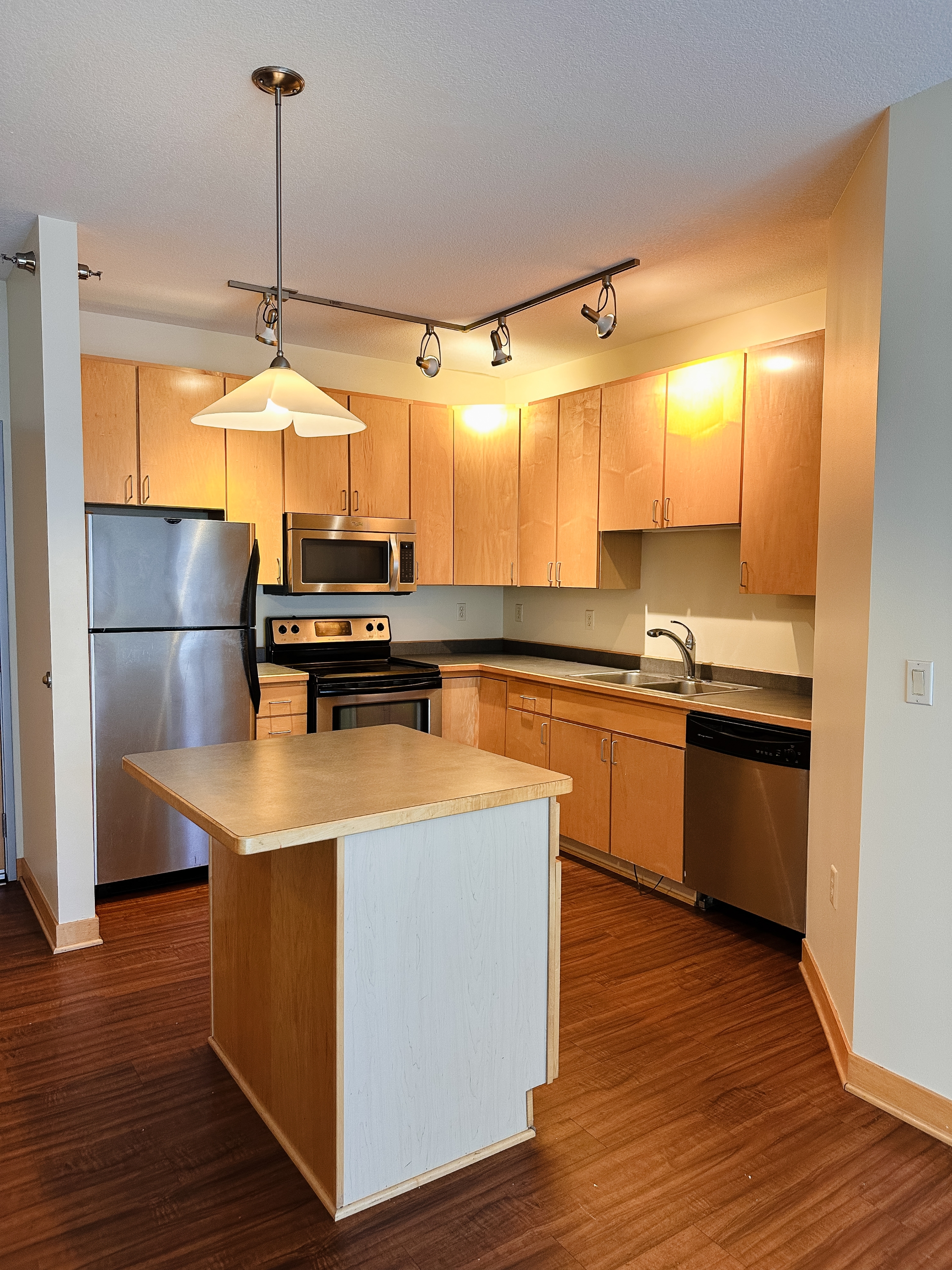 2600 University Ave SE - 404